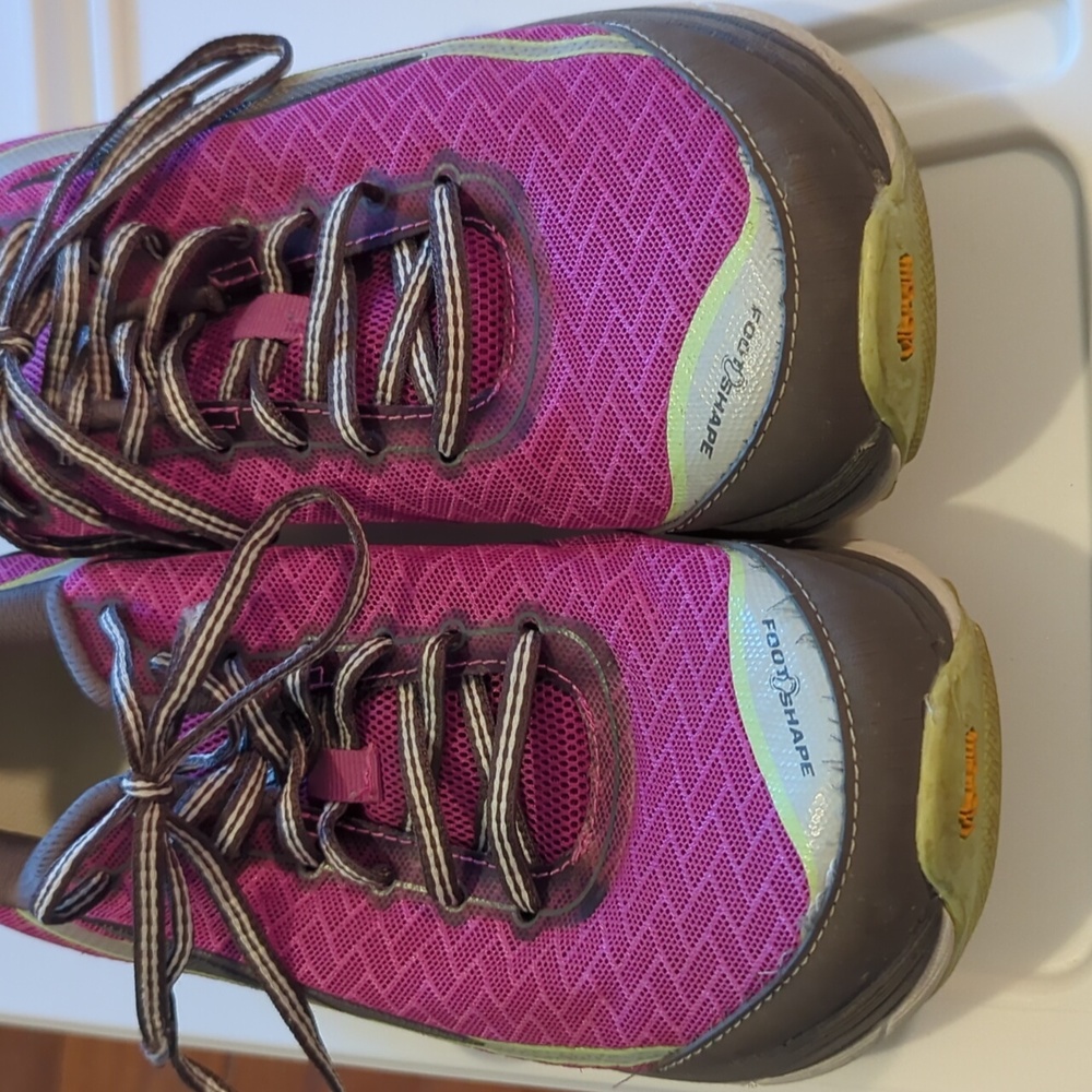 Altra Olympus foot shape purple sneakers